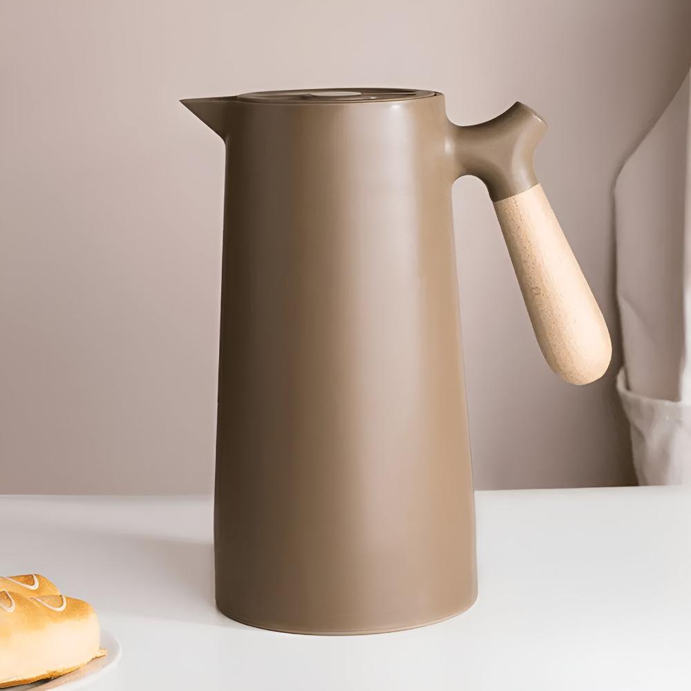 Dzbanek termiczny z drewnianą rączką i pokrywką