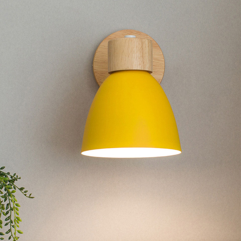 Wandlamp met schuin arm en conische kap