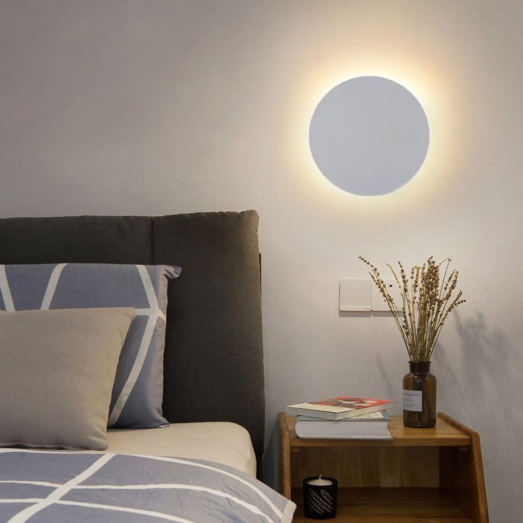 Ronde metalen wandlamp met led-achtergrondverlichting