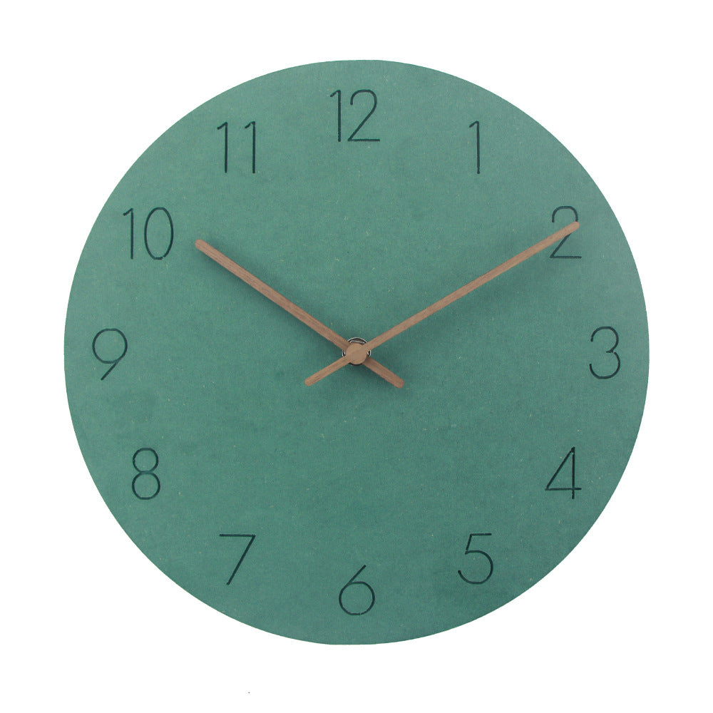 Nordic wall clock with a silent mechanism