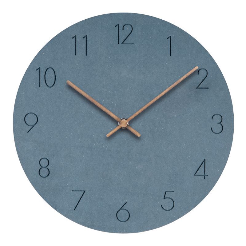 Nordic wall clock with a silent mechanism