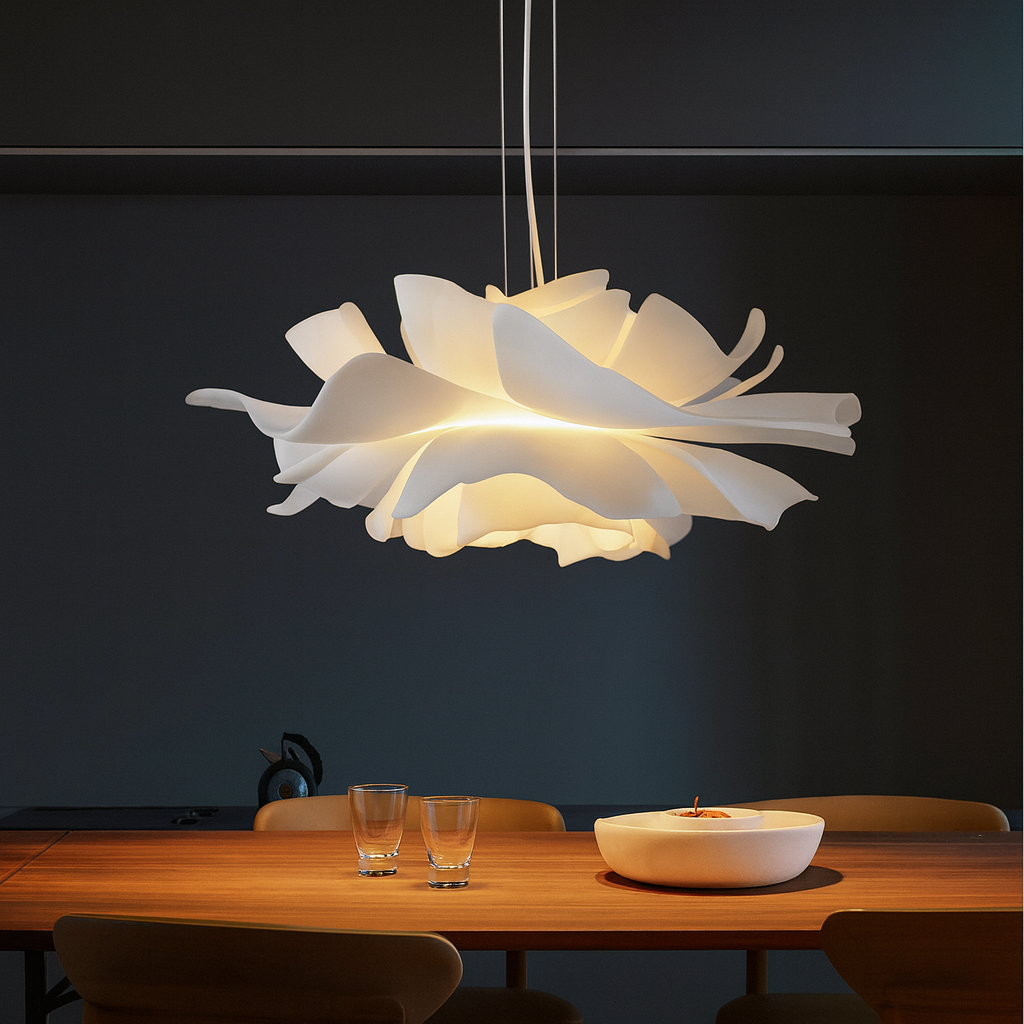 Artystyczna lampa wisząca z motywem kwiatowym