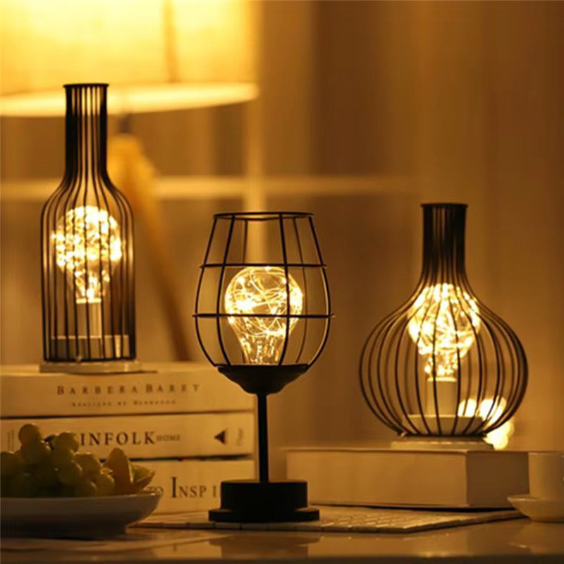 Draadloze lampa dekoracyjna LED z metalową osłoną