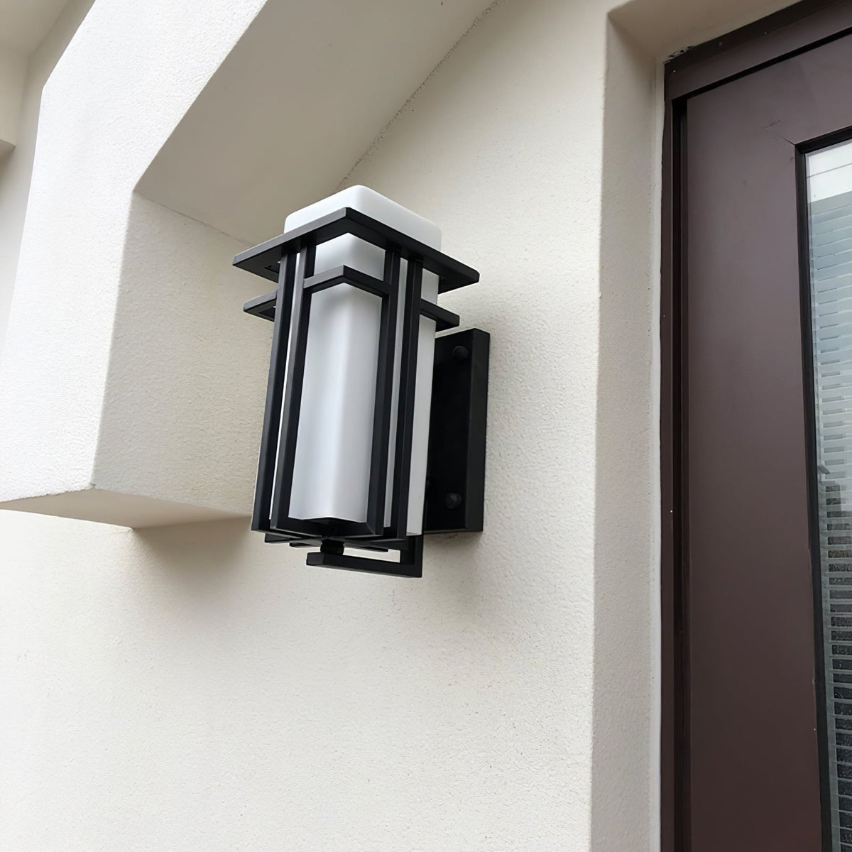 Zewnętrzna lampa ścienna LED z prostokątnym kloszem i ramą