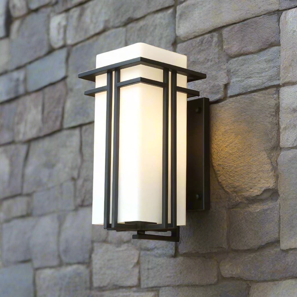 Zewnętrzna lampa ścienna LED z prostokątnym kloszem i ramą