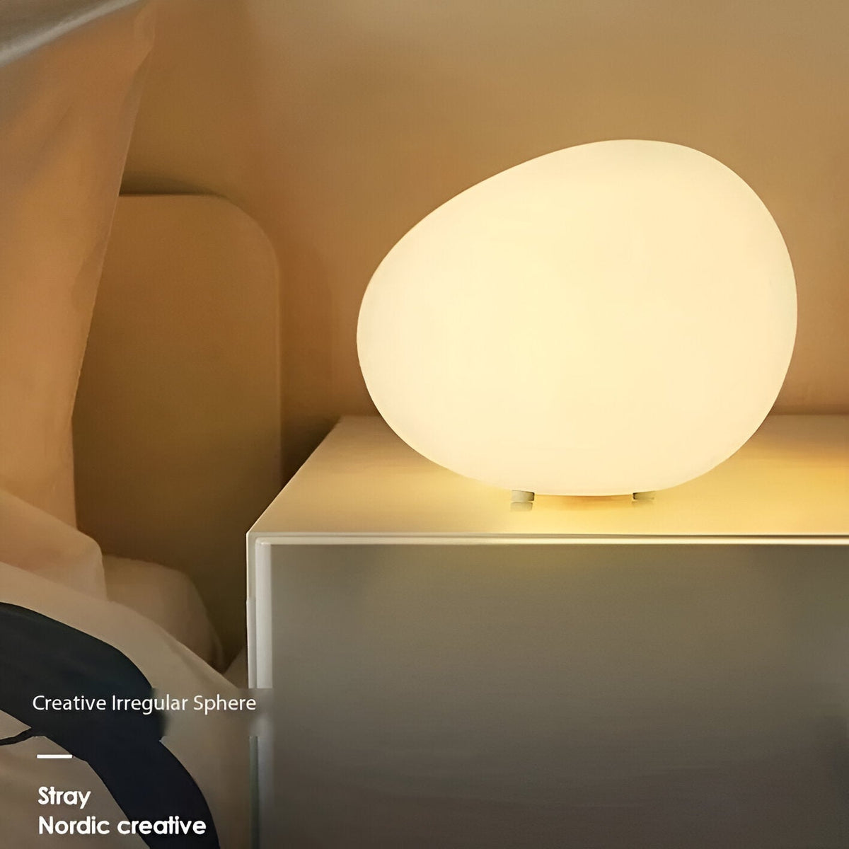 Skandynawska lampa stołowa LED o organicznej kamiennej formie