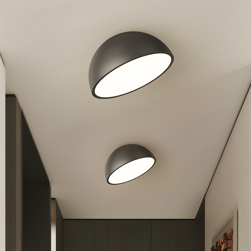 Nowoczesna lampa sufitowa LED w kształcie półkopułki