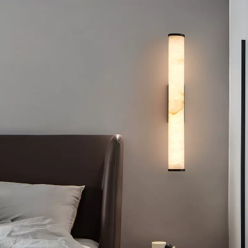 Applique murale avec lumière cylindrique verticale et fixation étroite