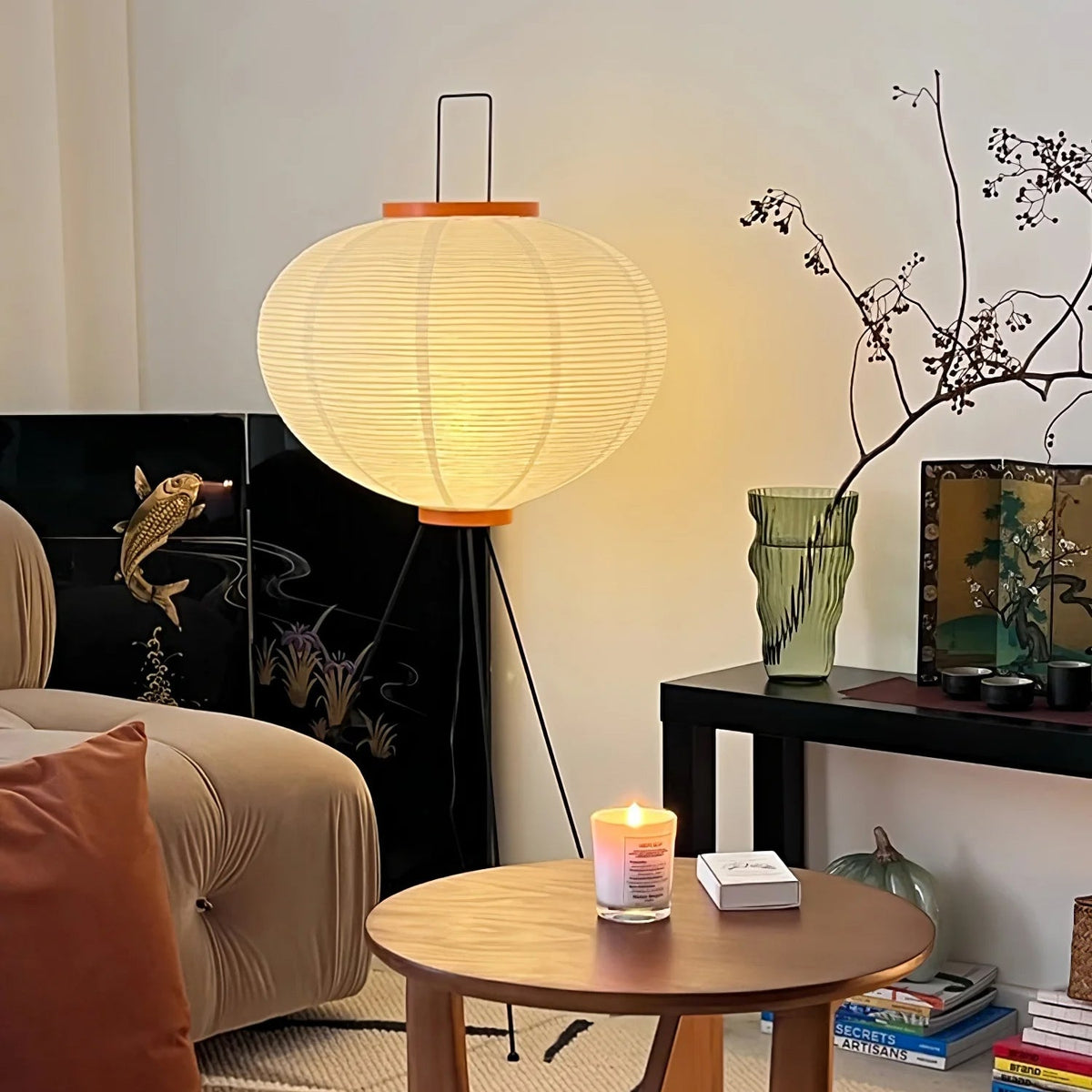 Japońska lampa stojąca z kloszem z papieru ryżowego