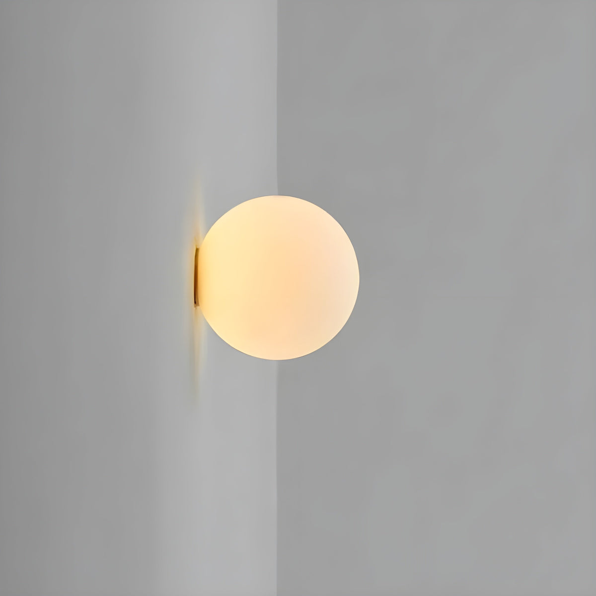 Nowoczesna lampa ścienna ze szkła matowego