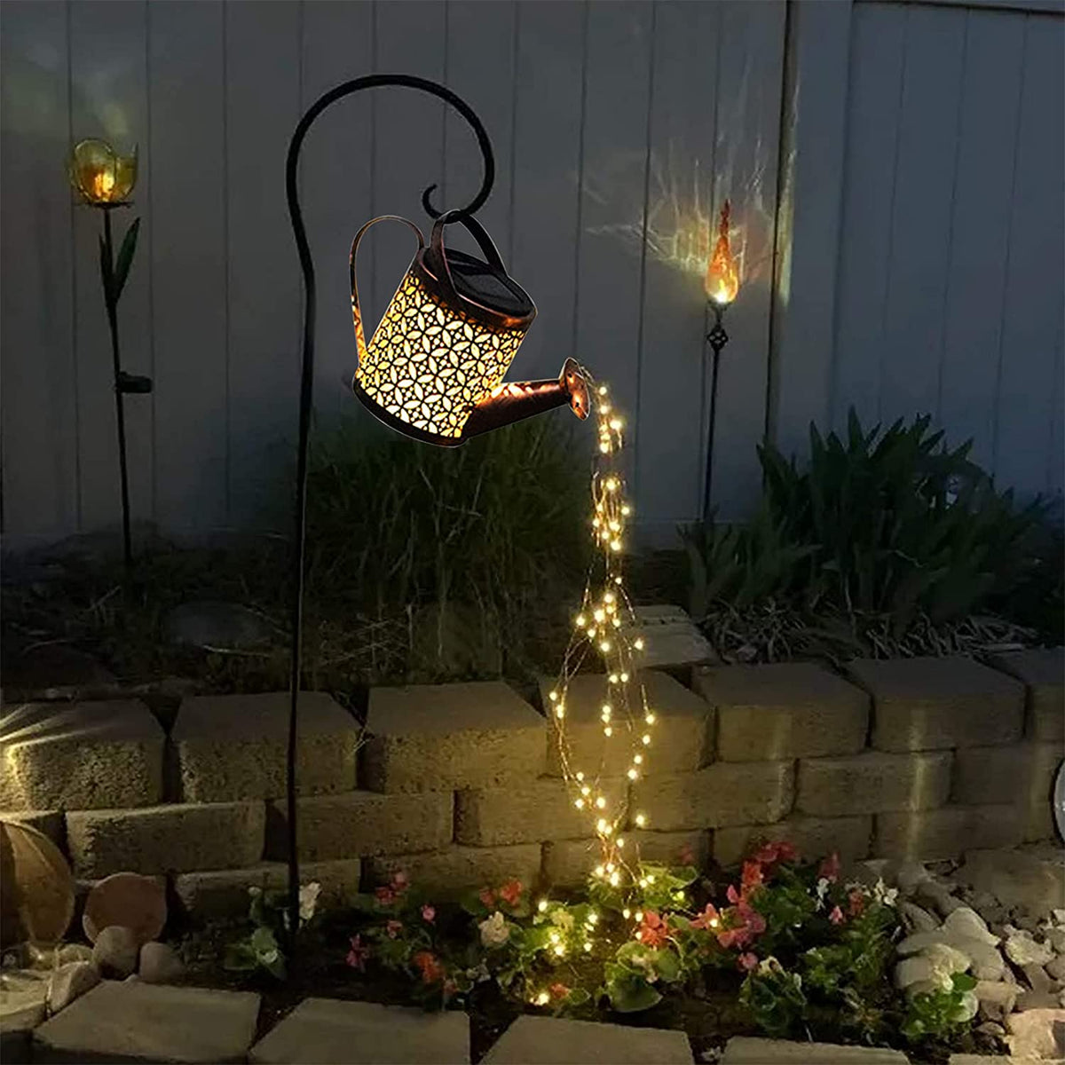 Solarna lampa ogrodowa z efektem wodospadu