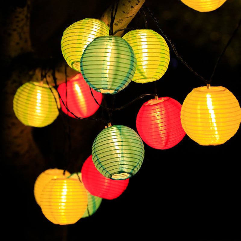 Solarna girlanda świetlna z kolorowymi lampionami