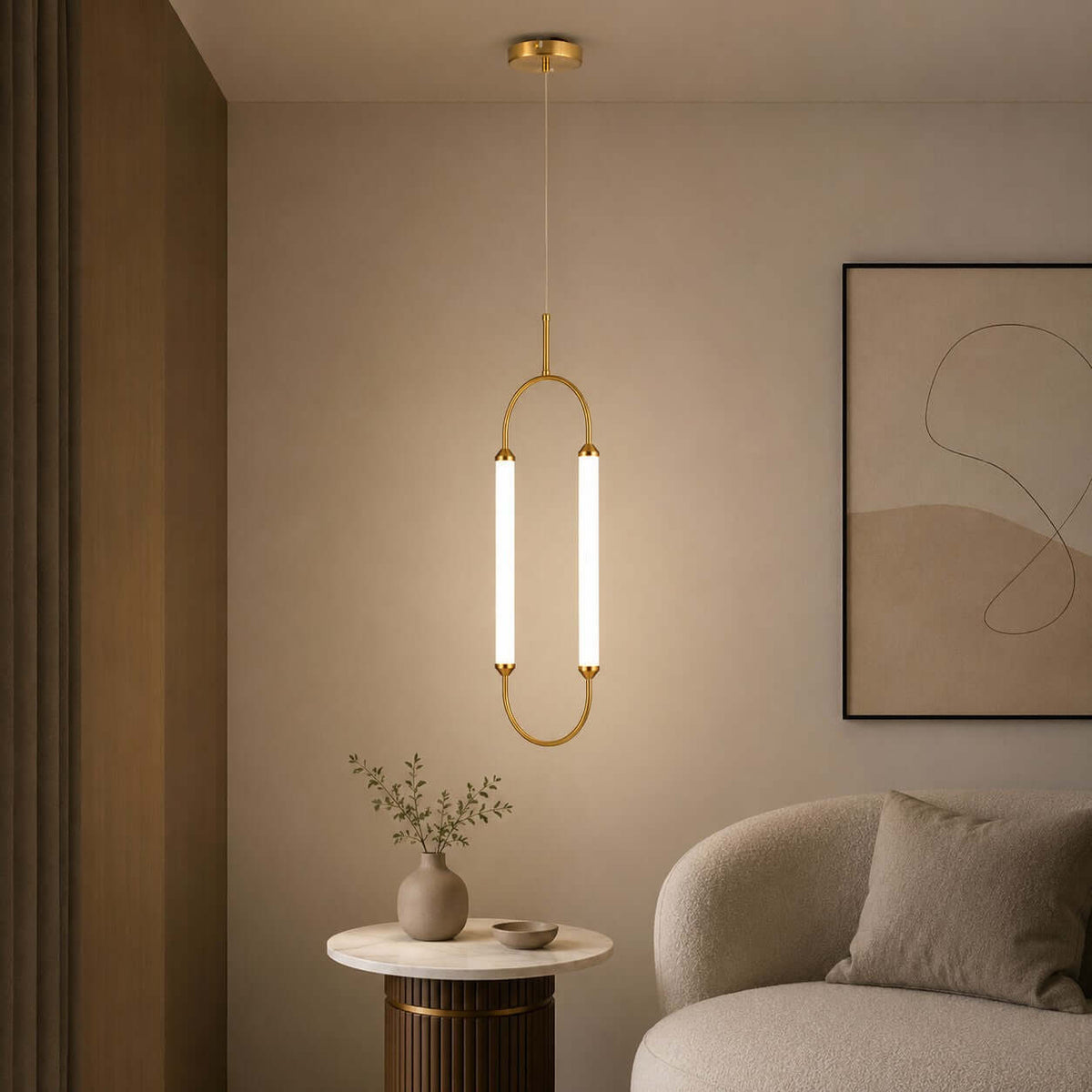Owalna lampa sufitowa z metalową obręczą i cylindrycznymi kloszami