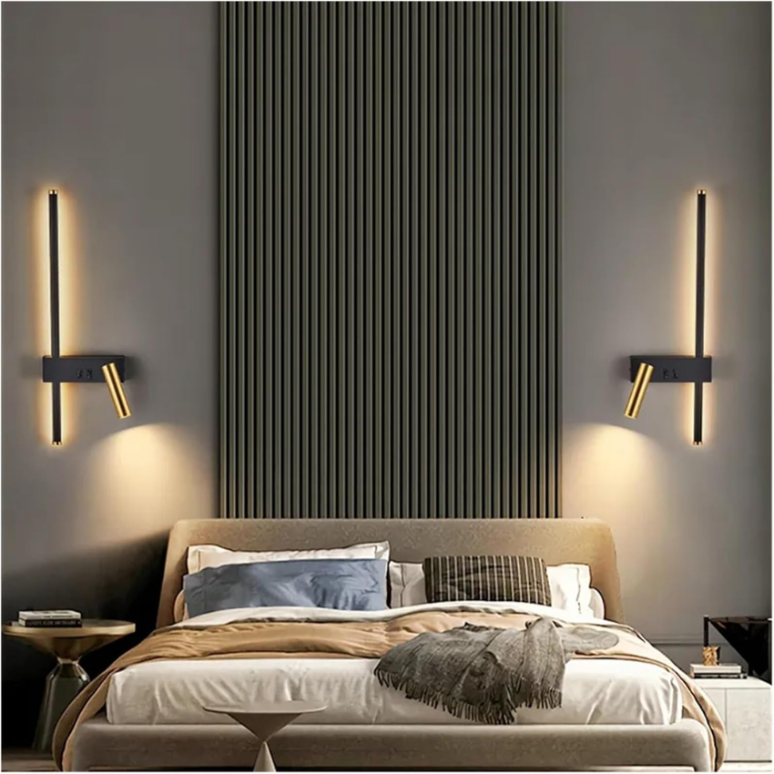Wandlamp met verticale lat en verstelbare spot