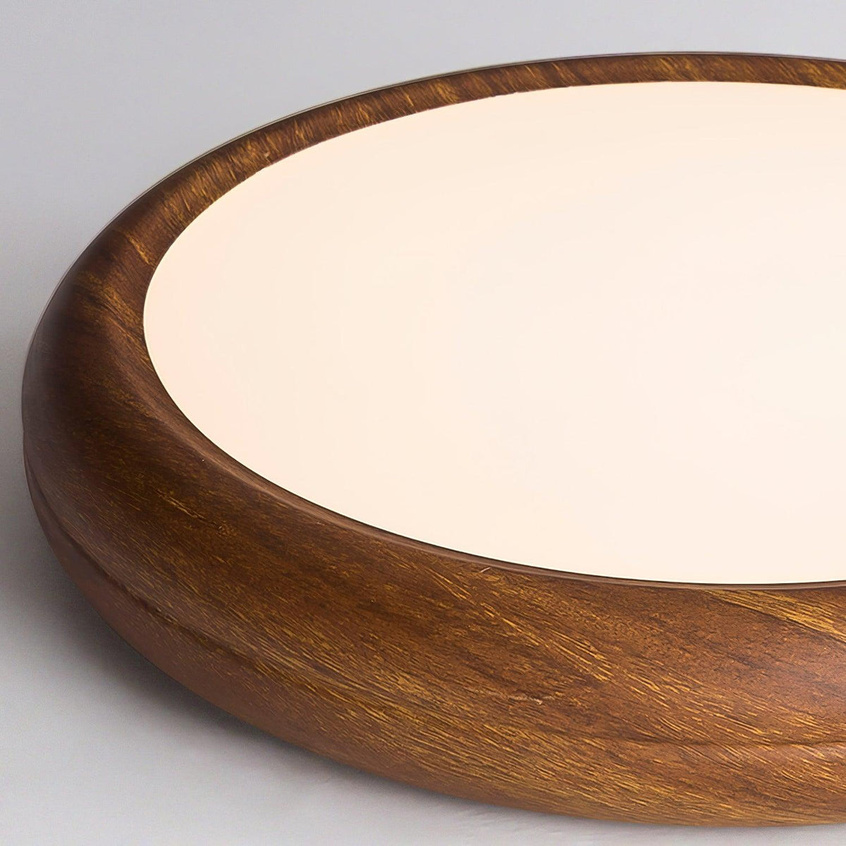 Lampa sufitowa okrągła z efektem słojów drewna