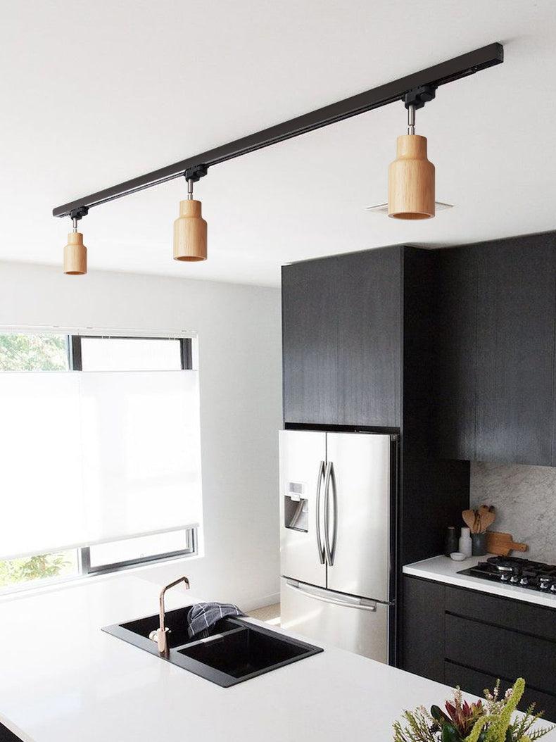 Grote plafondlamp voor de woonkamer met houten spots