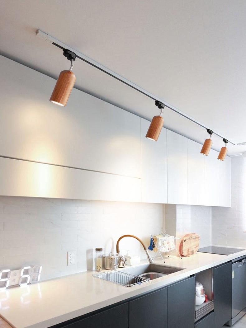 Grote plafondlamp voor de woonkamer met houten spots