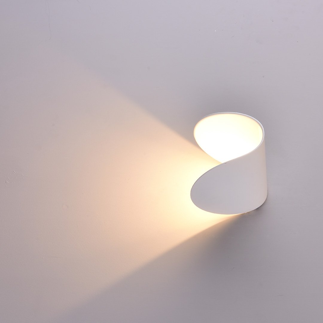 Klasyczna ściemnialna spiralna lampa ścienna LED