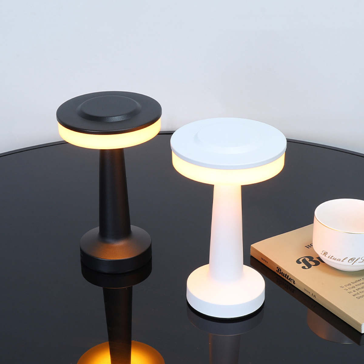 Nowoczesna metalowa lampa stołowa LED