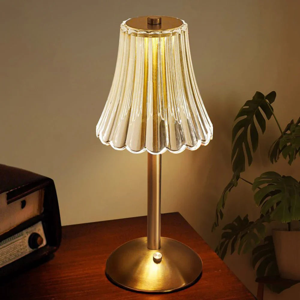 Lampa stołowa LED z kryształowym kloszem i złotym wykończeniem, aktywowana dotykiem
