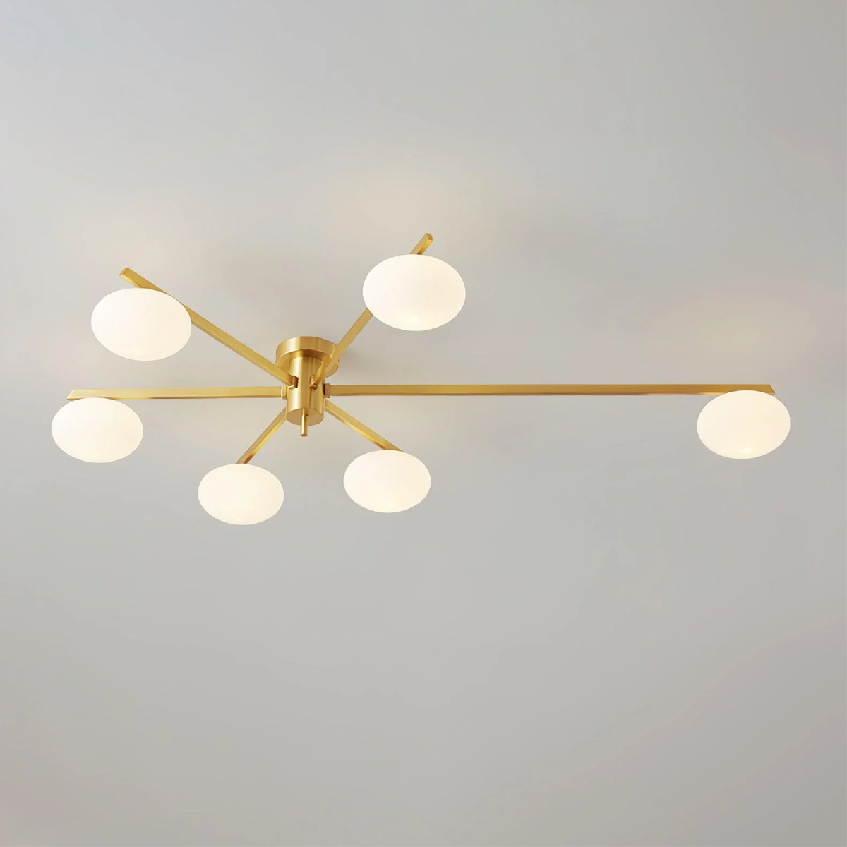 Minimalistyczna lampa sufitowa z wieloma ramionami