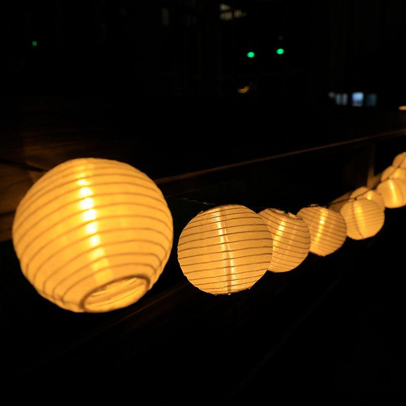 Solarna girlanda świetlna z kolorowymi lampionami
