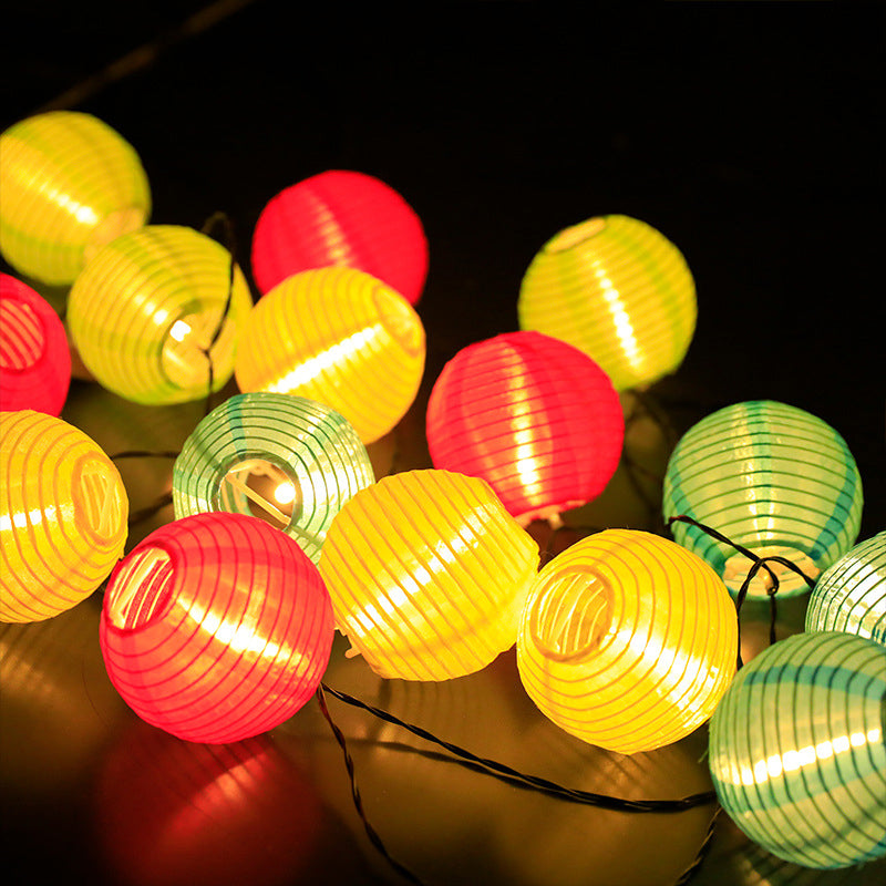 Solarna girlanda świetlna z kolorowymi lampionami