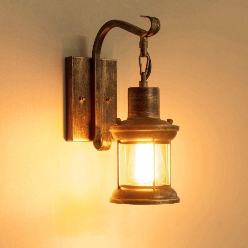 Metalowa lampa ścienna wisząca z kloszem szklanym