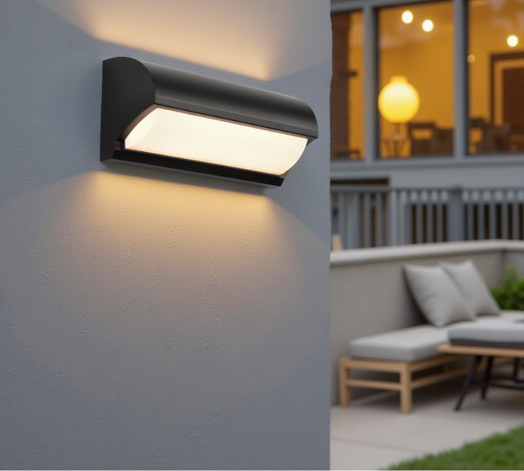Zewnętrzna lampa ścienna LED w czarnym wykończeniu