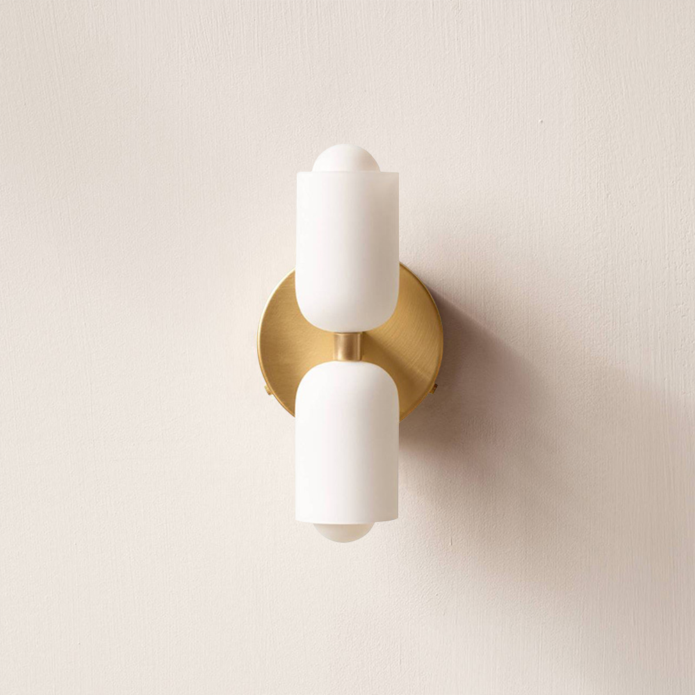 Minimalistische wandlamp met twee cilindrische lampenkappen