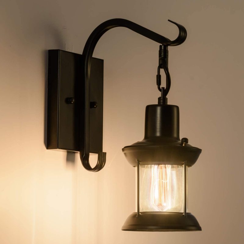 Metalowa lampa ścienna wisząca z kloszem szklanym