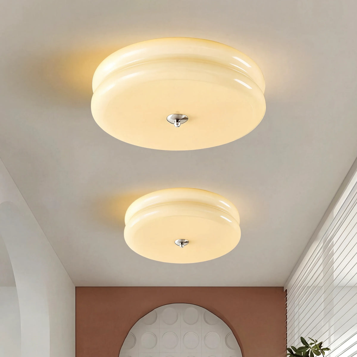 Noordse plafondlamp met gelaagde glazen lampenkap