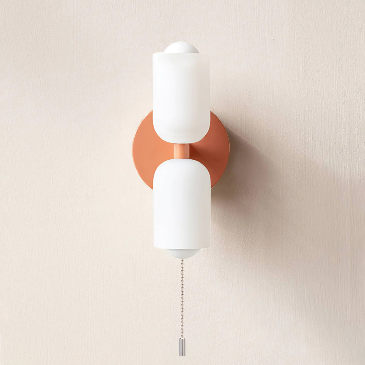 Minimalistische wandlamp met twee cilindrische lampenkappen