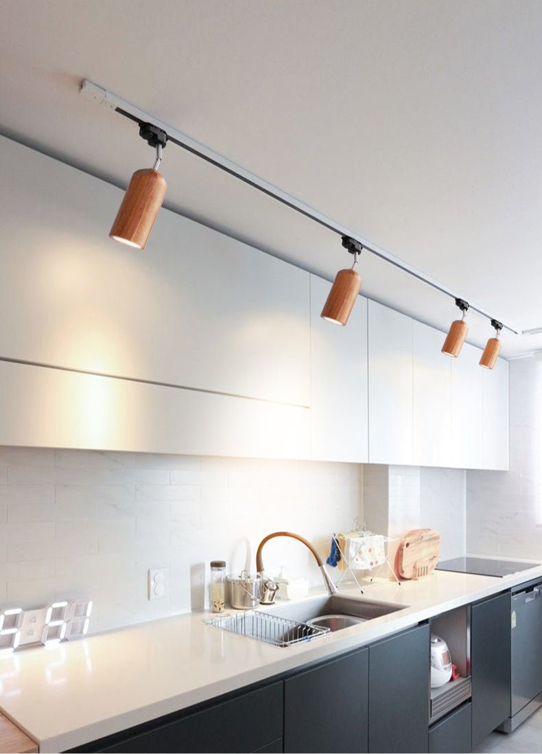 Grote plafondlamp voor de woonkamer met houten spots