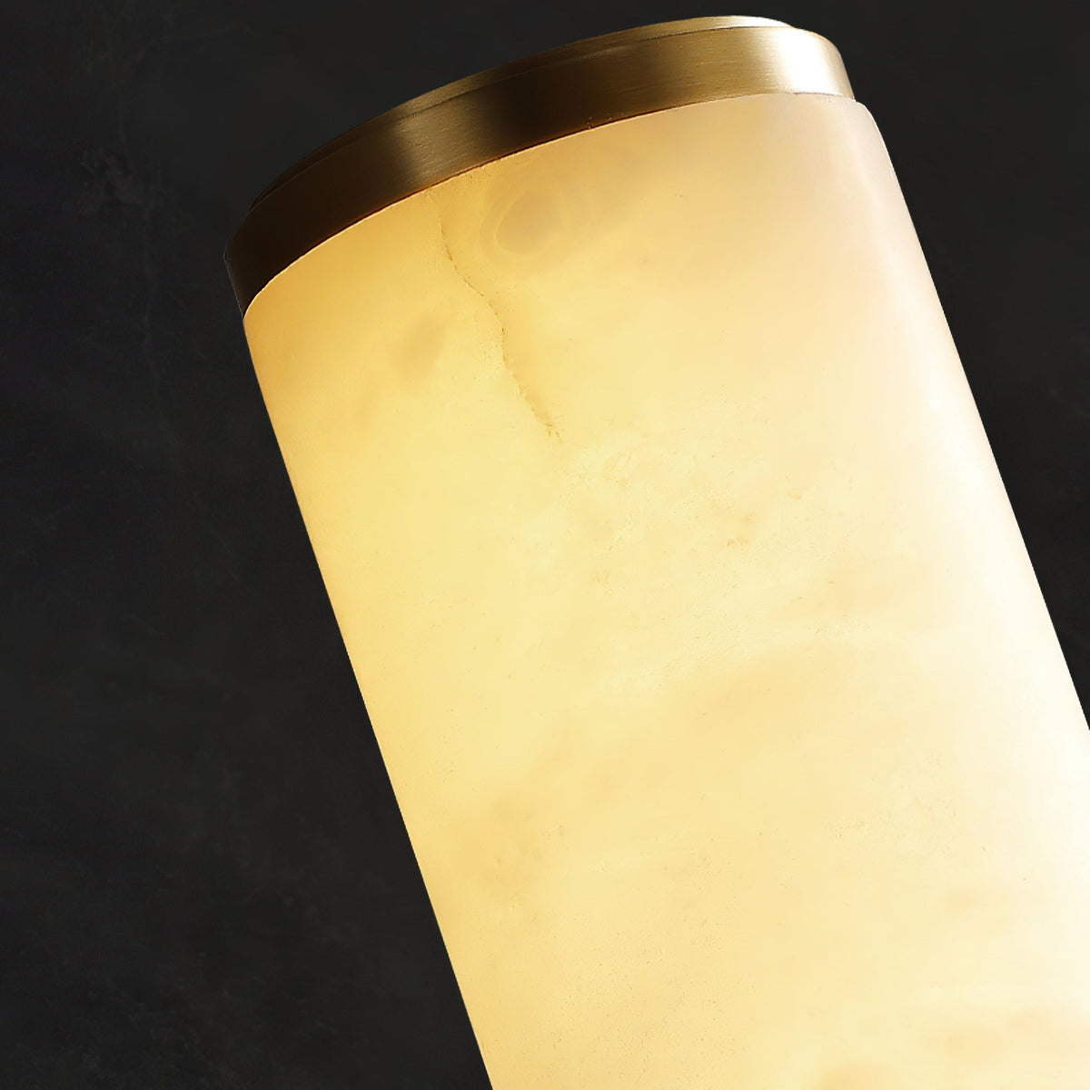 Wandlamp met verticale cilindervormige lichtbron en smalle bevestiging
