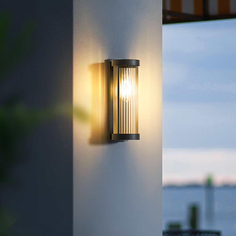 Zewnętrzne solarne oświetlenie ścienne LED z emisją światła góra dół
