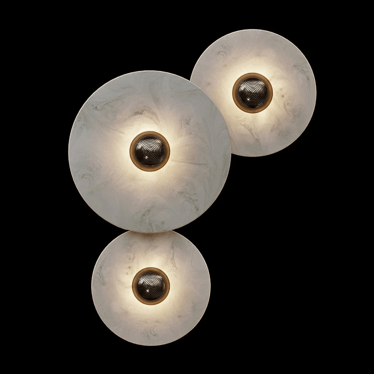 Langwerpige wandlamp met albasten schijven en messing details