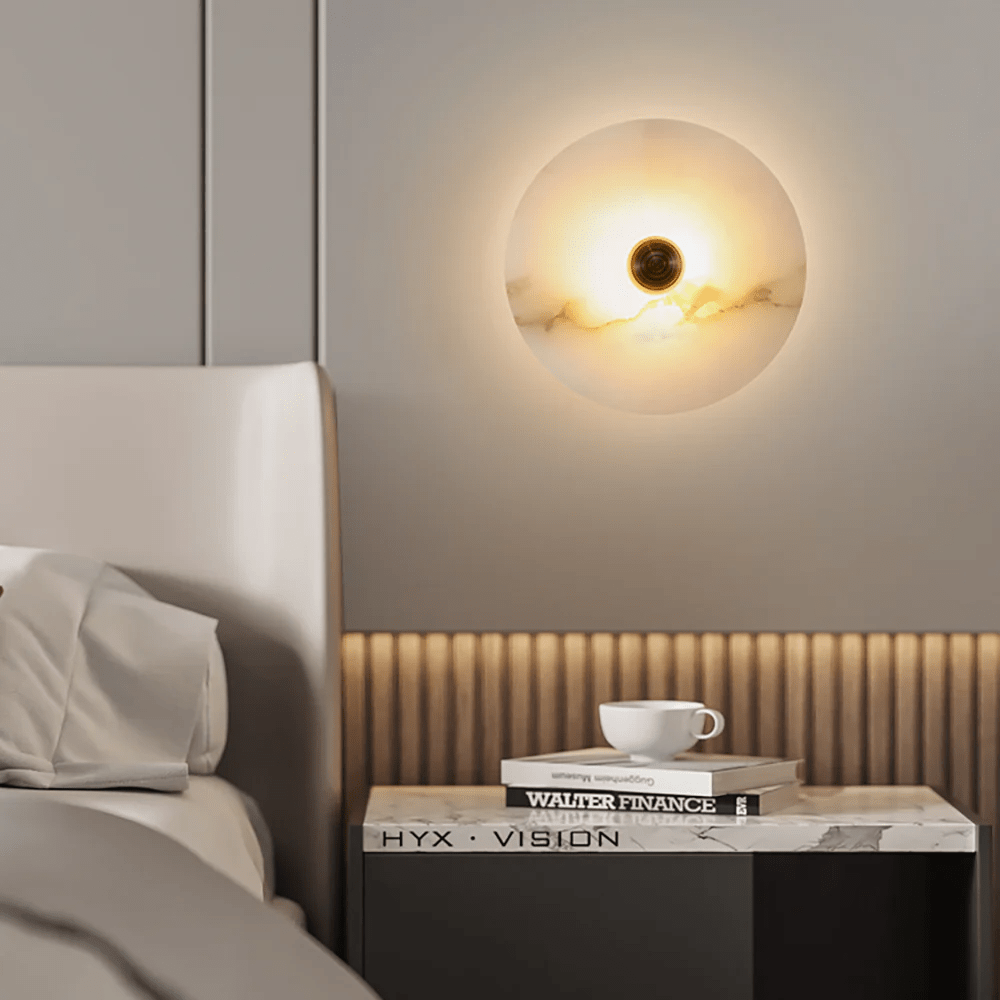 Langwerpige wandlamp met albasten schijven en messing details