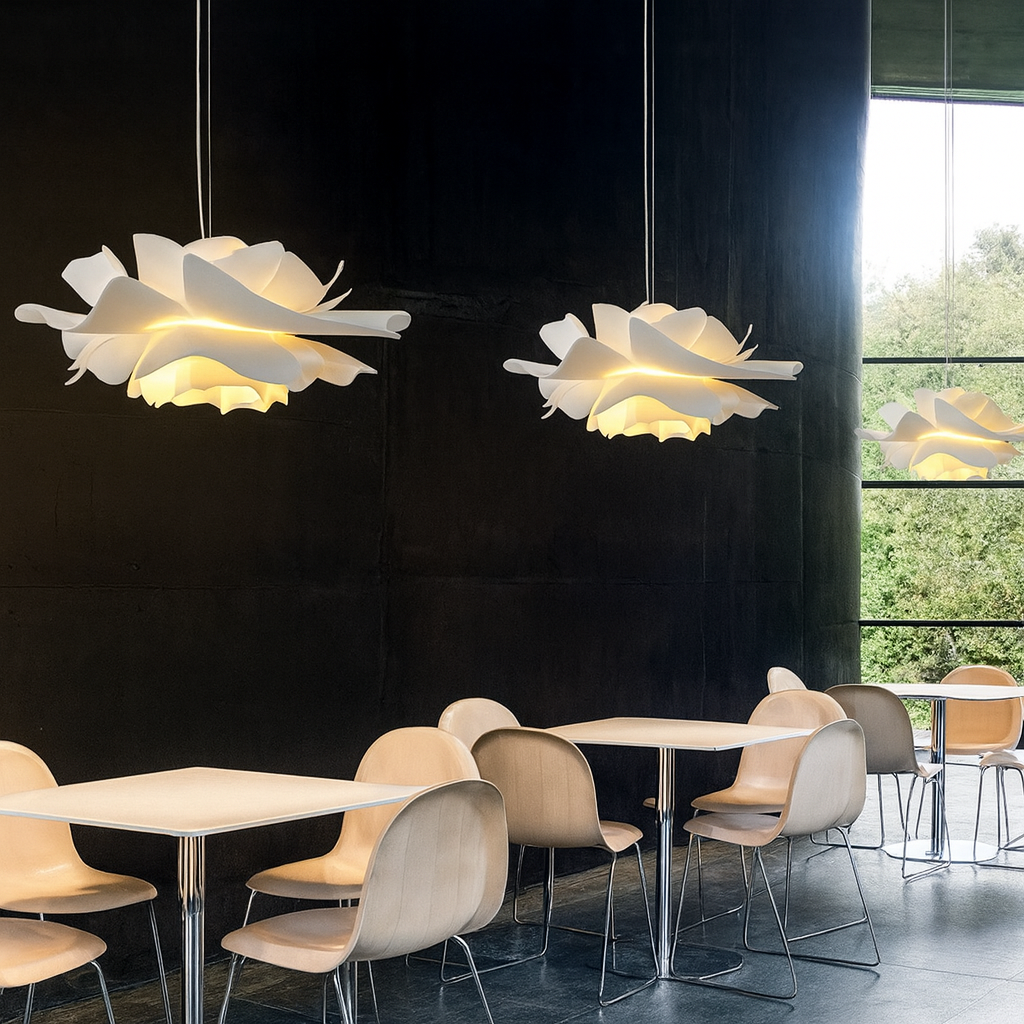 Artystyczna lampa wisząca z motywem kwiatowym