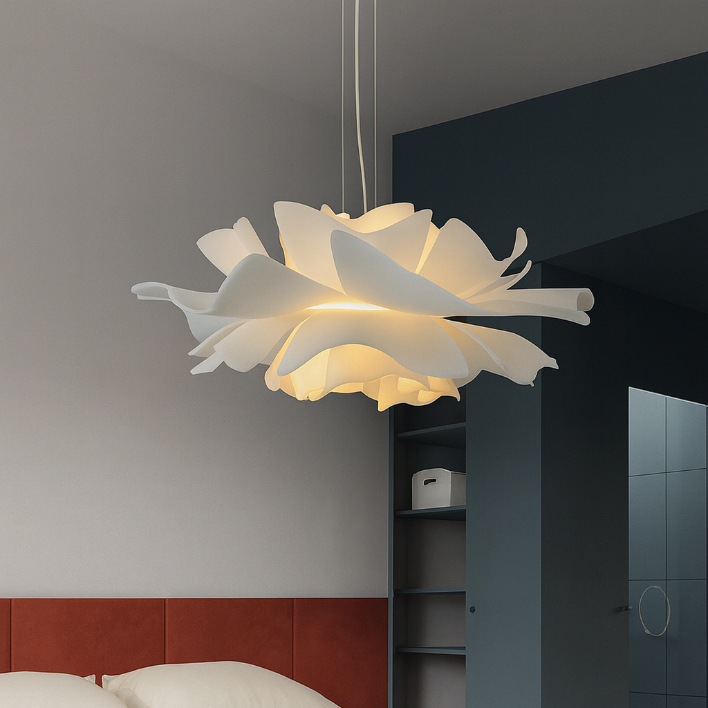 Artystyczna lampa wisząca z motywem kwiatowym