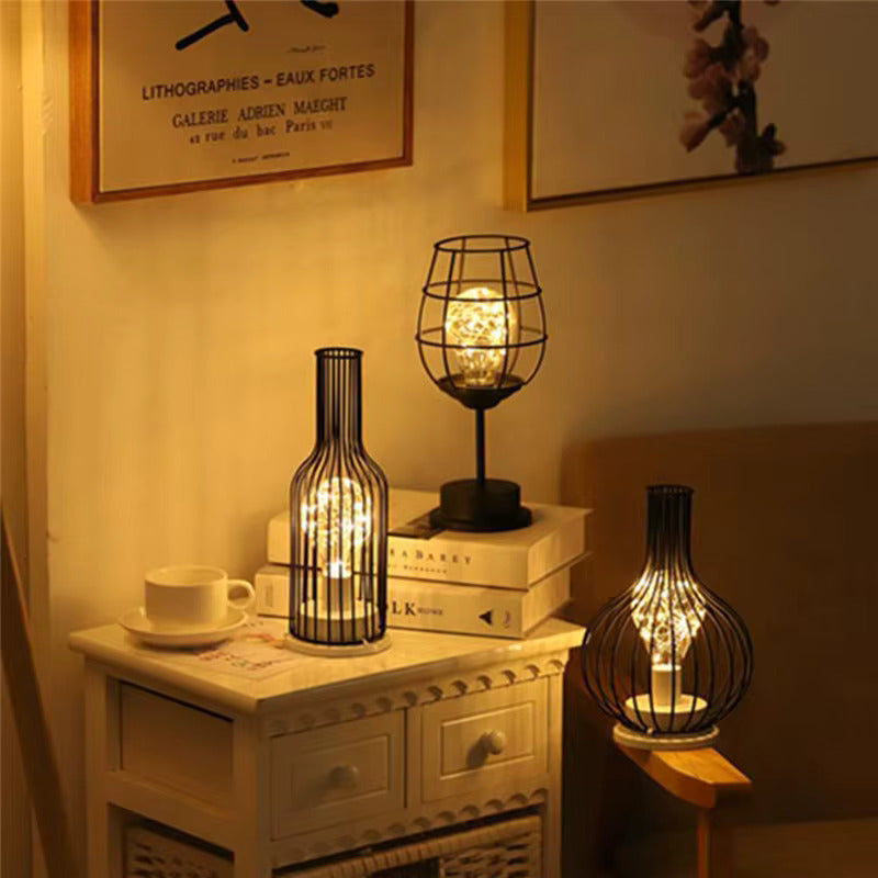 Draadloze lampa dekoracyjna LED z metalową osłoną