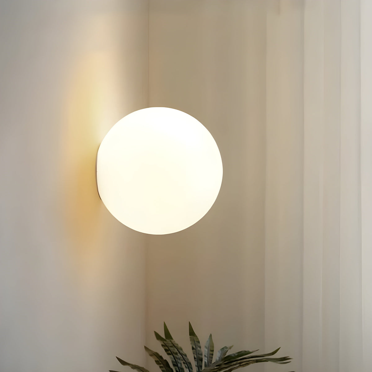 Nowoczesna lampa ścienna ze szkła matowego