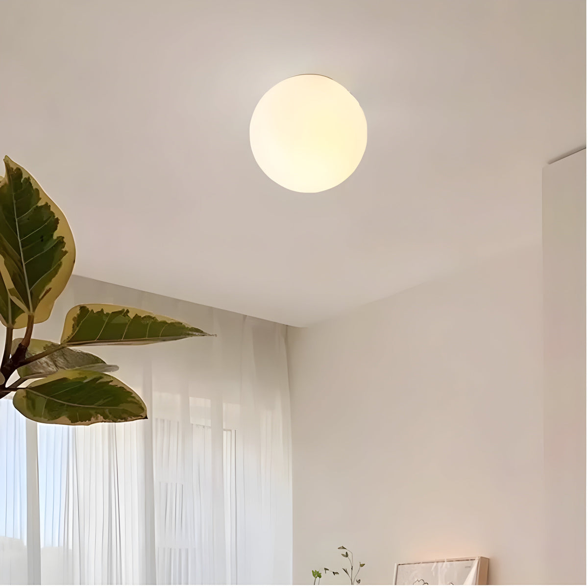 Nowoczesna lampa ścienna ze szkła matowego