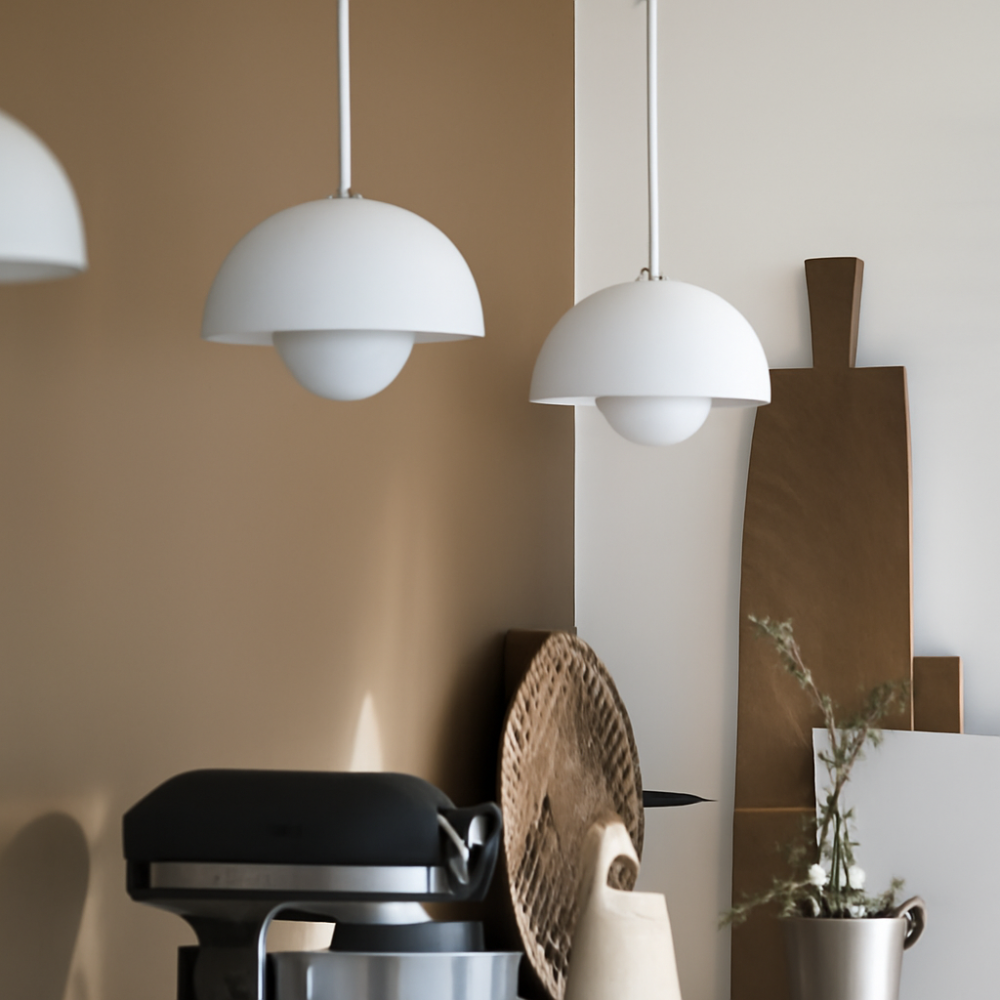 Lustre suspendu minimaliste multicolore en forme de demi-dôme  