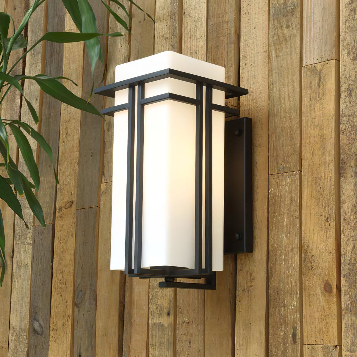 Zewnętrzna lampa ścienna LED z prostokątnym kloszem i ramą
