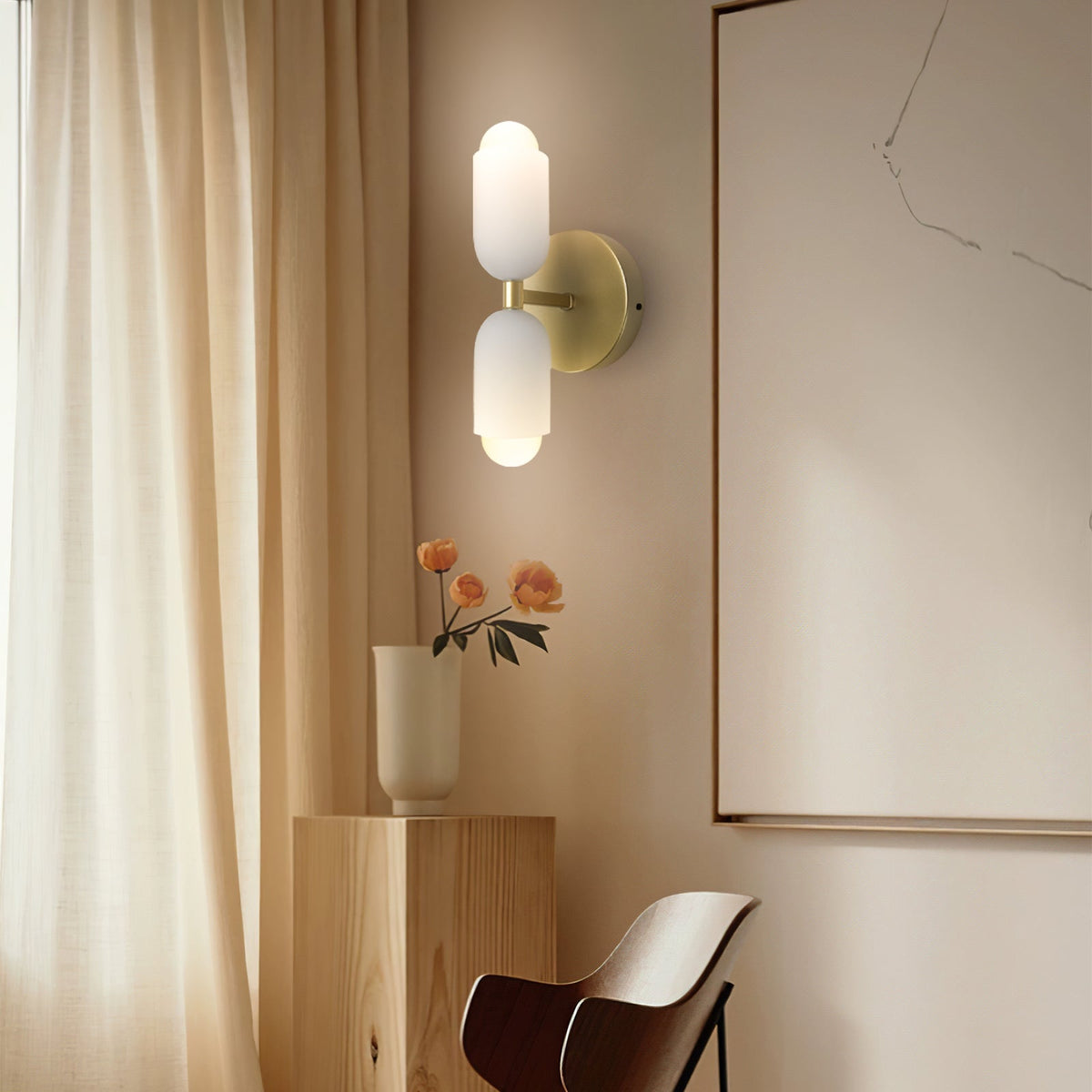 Minimalistische wandlamp met twee cilindrische lampenkappen