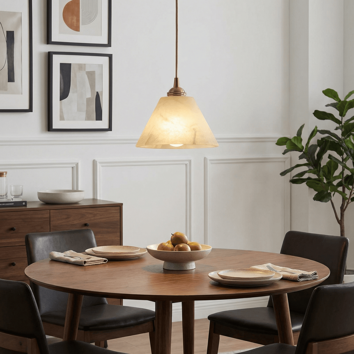 Conische hanglamp voor de hal met messingdetail