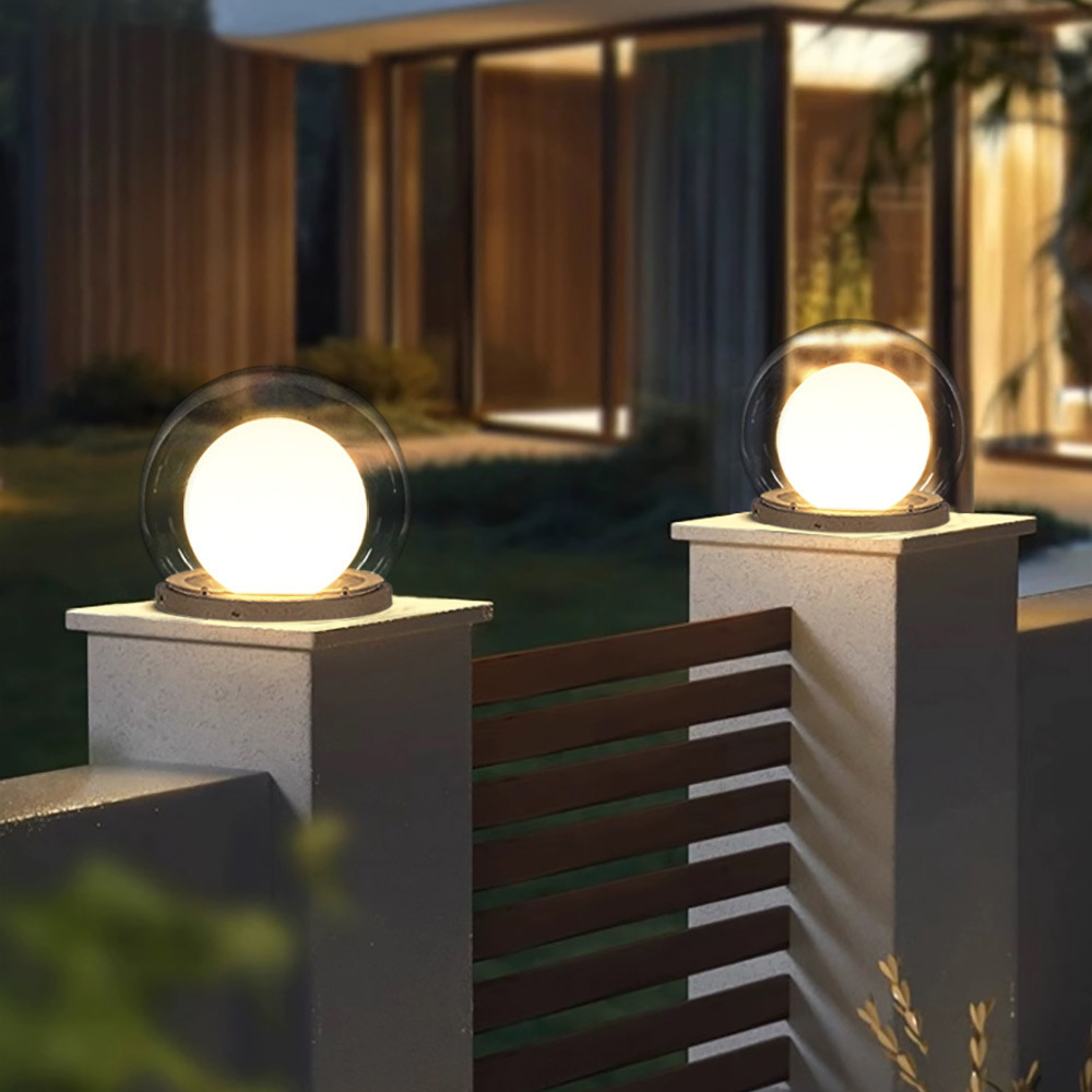 Zewnętrzna lampa ścienna ze świecącą kulą księżyca
