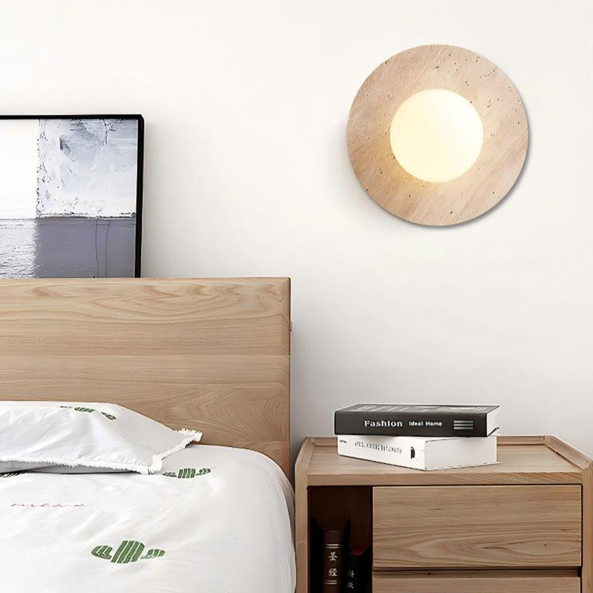 Stenen led-wandlamp boven de spiegel met ronde kap