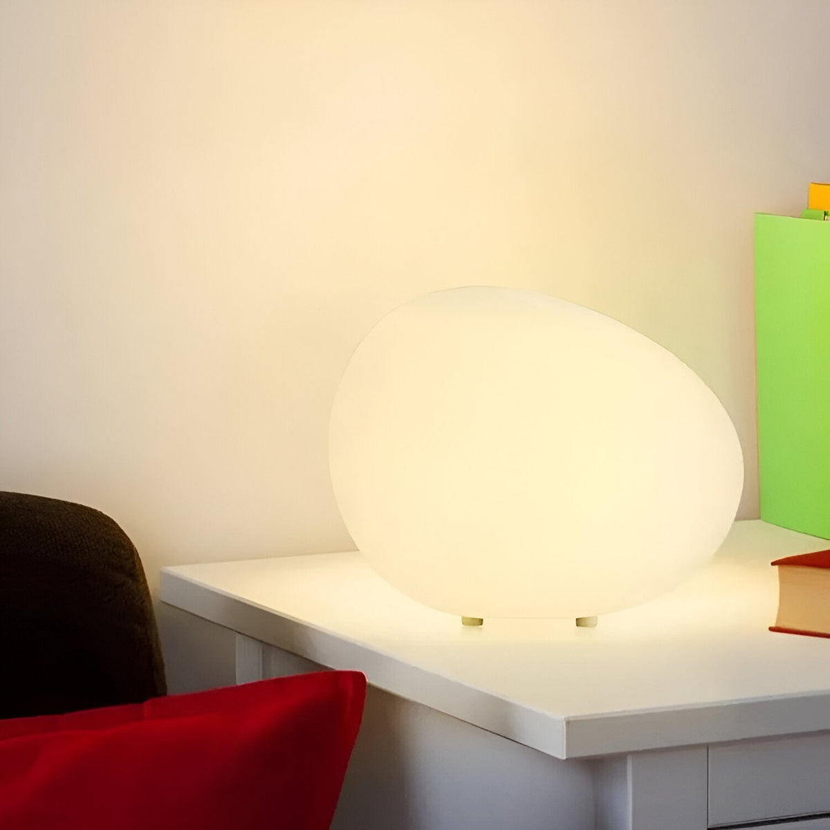 Skandynawska lampa stołowa LED o organicznej kamiennej formie
